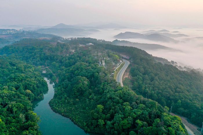 Bình minh ở vùng sinh thái du lịch Măng Đen