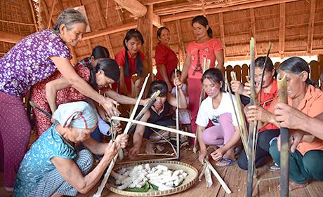 Dân làng Kon Braih vui lễ hội Kă Pơ Lêh