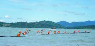 Rộn ràng ngày hội đua thuyền độc mộc trên sông Pô Cô ở Gia Lai