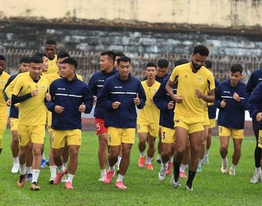 Các đội bóng V.League hội quân trở lại, tập luyện khai xuân