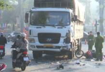 Kon Tum: Tai nạn giữa xe tải và xe máy khiến 2 người tử vong tại chỗ