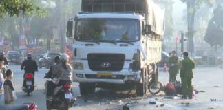Kon Tum: Tai nạn giữa xe tải và xe máy khiến 2 người tử vong tại chỗ