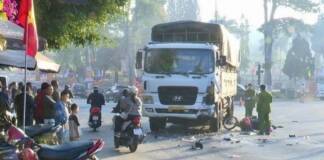 Xe tải va chạm xe máy tại Kon Tum, 2 người tử vong