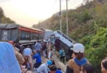 Kon Tum: Xe khách và chạm với xe tải nhiều người bị thương 
