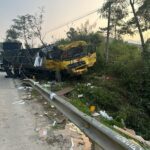 Kon Tum: Xe tải lao vào mương thoát nước 2 người tử vong 