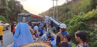 Vụ xe khách đối đầu xe tải ở Kon Tum: 25 người thương vong
