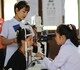 Bệnh viện Mắt Quốc tế Sài Gòn-Gia Lai tầm soát khúc xạ cho hơn 1.000 học sinh