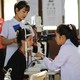 Bệnh viện Mắt Quốc tế Sài Gòn-Gia Lai tầm soát khúc xạ cho hơn 1.000 học sinh