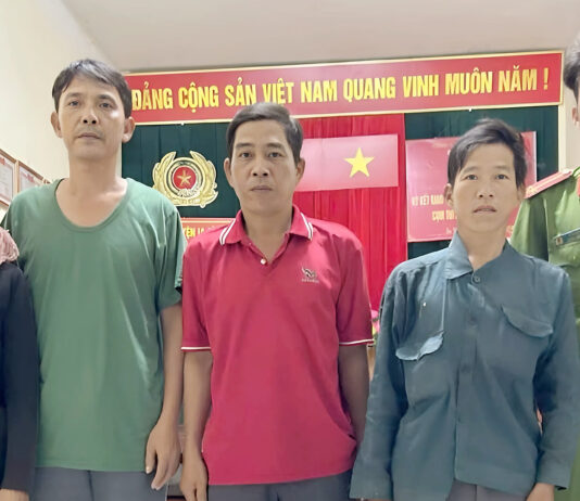 Người đàn ông đi lạc hơn 300km được công an chăm sóc, giúp tìm người thân