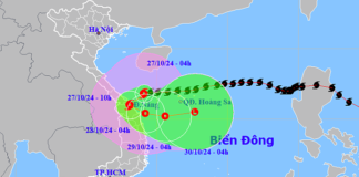 Bão Trà Mi cách Đà Nẵng khoảng 100 km